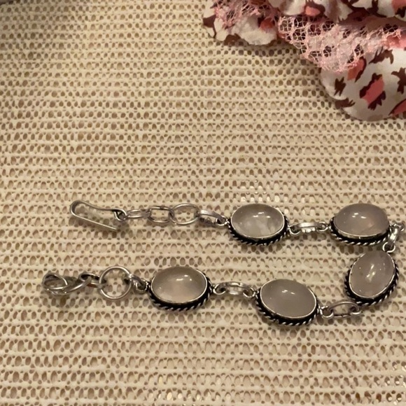 NATURAL ROSE QUARTZ GEMSTONE WITH 925 SILVER PLATED BRACELET - Picture 3 of 3